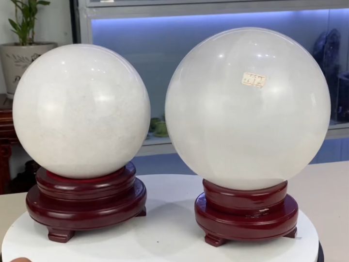 Tác dụng của quả cầu thạch anh trắng có gì đặc biệt? tac dung cua qua cau thach anh trang damynghetungthuy 2